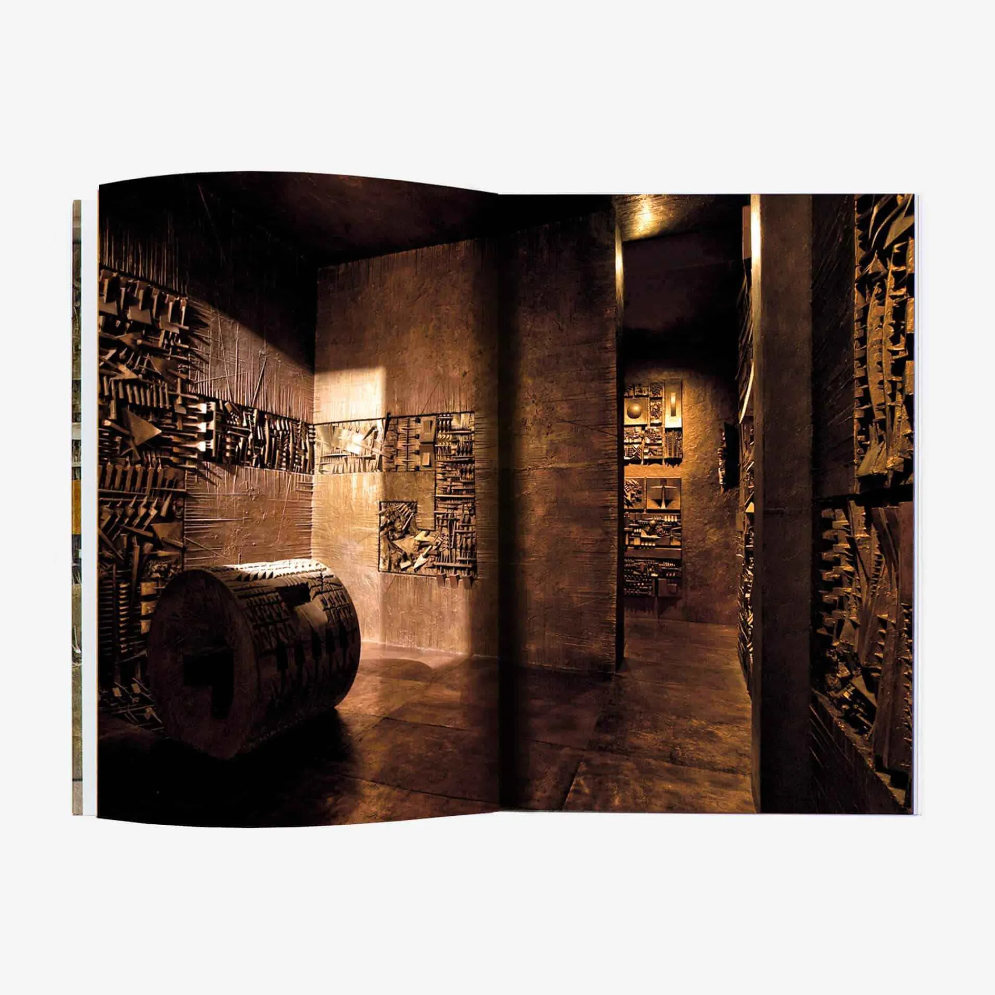 Arnaldo Pomodoro' S Labyrinth Books