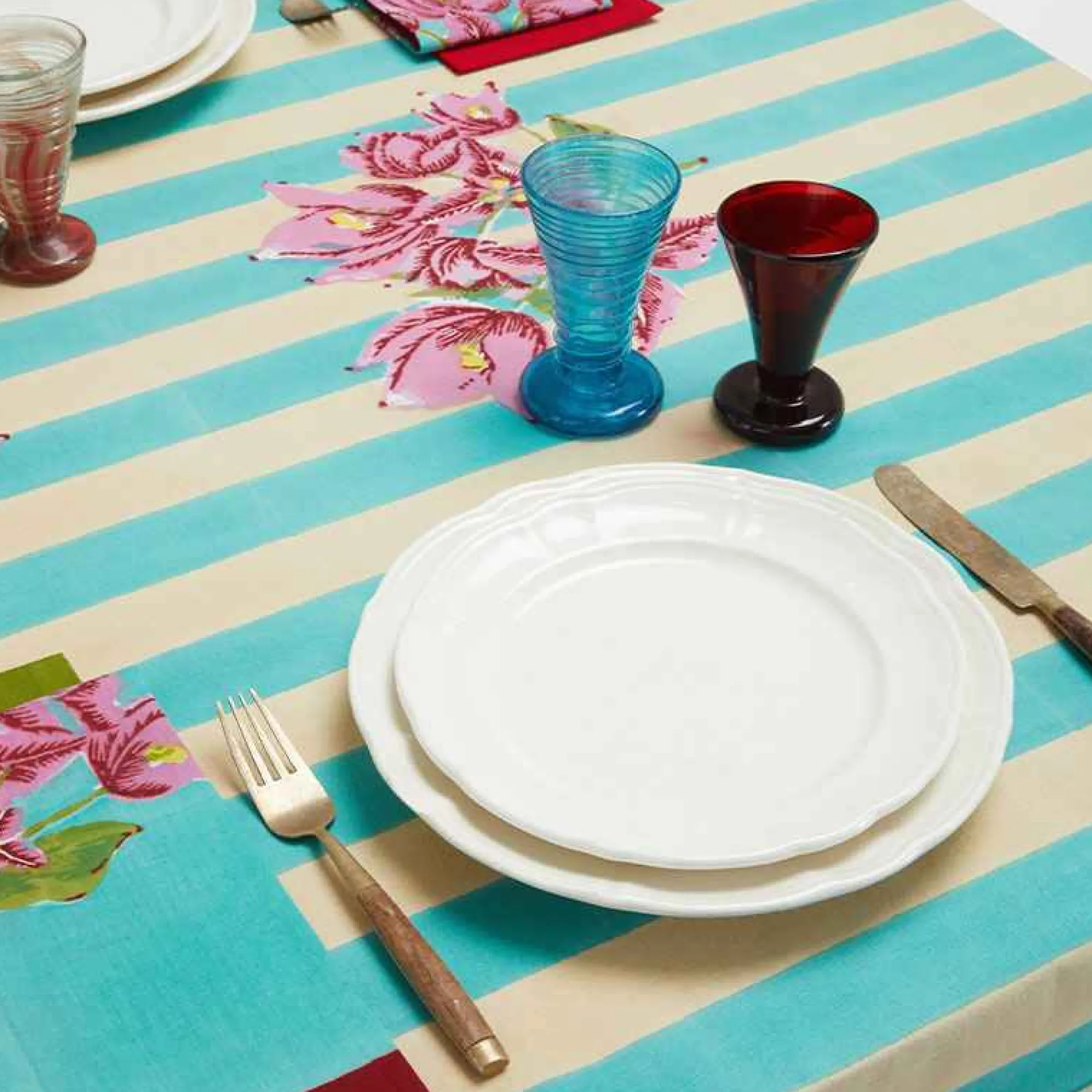 X Lisa Corti Bougainvillea White Veronese Stripes Napkin Tableware